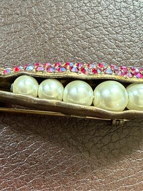 Vintage Schiaparelli pea pod brooch